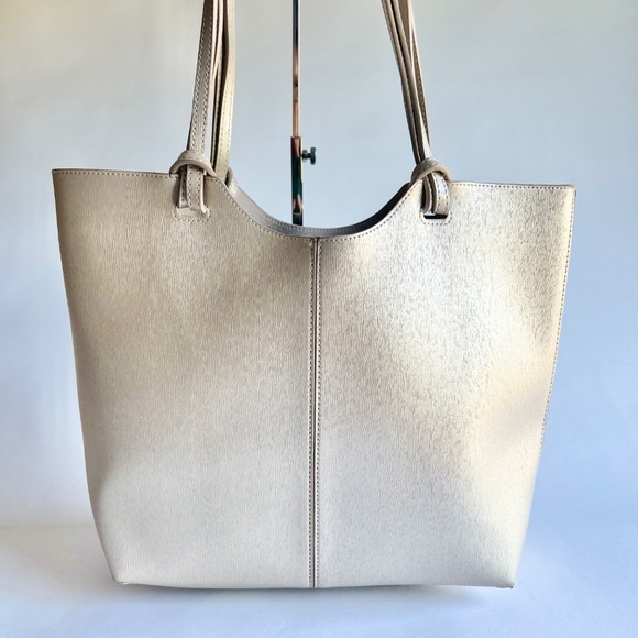 Neiman Marcus Beige Perle Leather Large Shoulder Bag - Picture 3 of 16